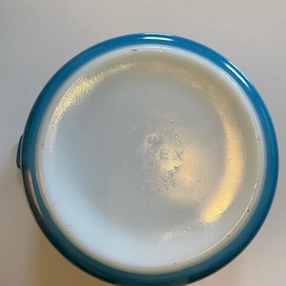 Pyrex Snowflake Garland Casserole Dish - Picture 6 of 7